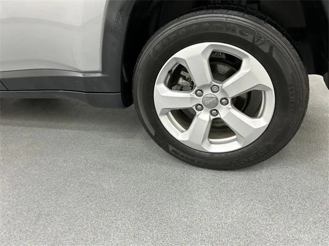 2020 Jeep Compass view 5