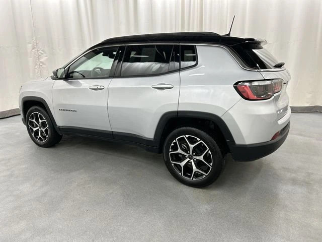 2025 Jeep Compass view 3