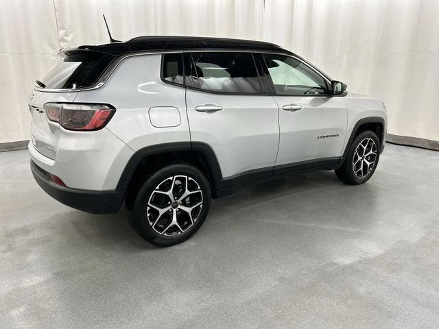 2025 Jeep Compass view 4