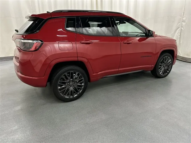 2023 Jeep Compass view 4