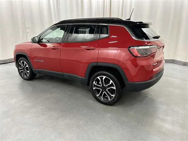 2023 Jeep Compass view 3