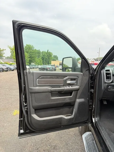 2024 Ram 2500 Big Horn photo 9
