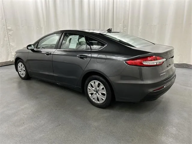 2020 Ford Fusion view 3