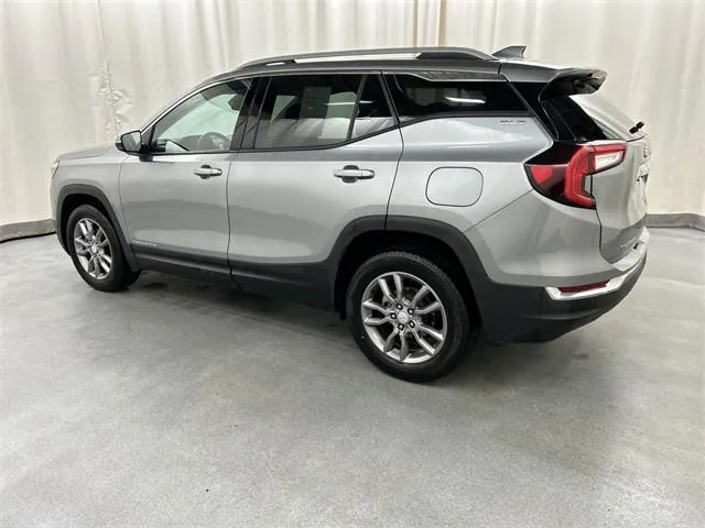 2024 GMC Terrain view 3