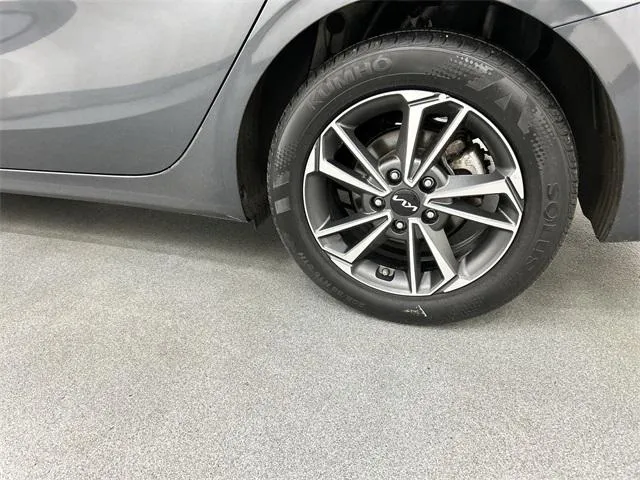 2024 Kia Forte view 5