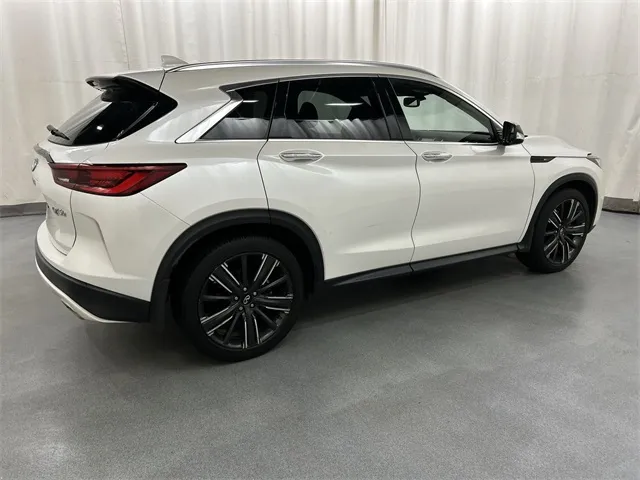 2022 Infiniti QX50 Luxe photo 3