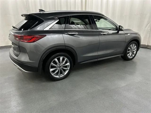2022 INFINITI QX50 view 4