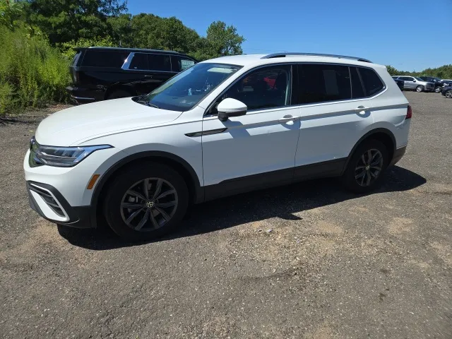 2024 Volkswagen Tiguan SE Wolfsburg Edition photo 2