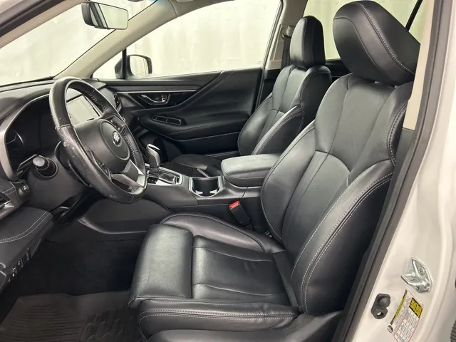 2022 Subaru Outback view 4