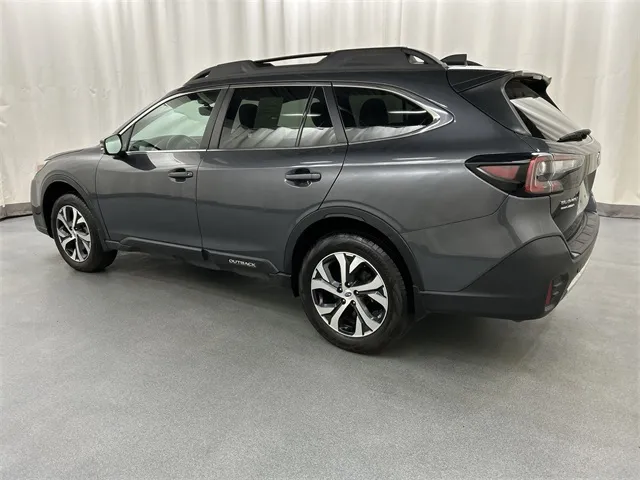 2021 Subaru Outback view 3