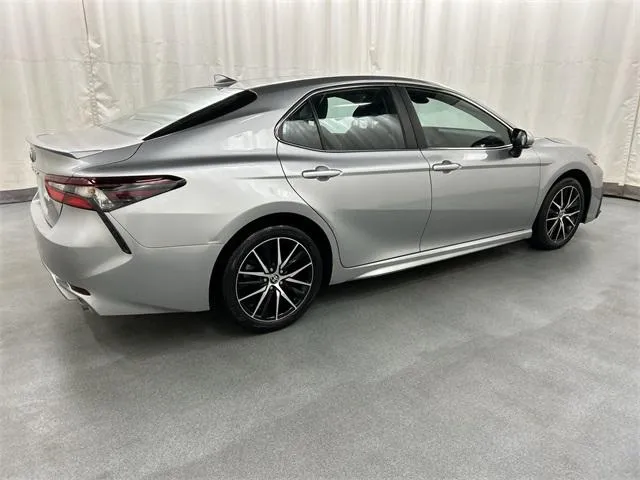 2023 Toyota Camry view 4