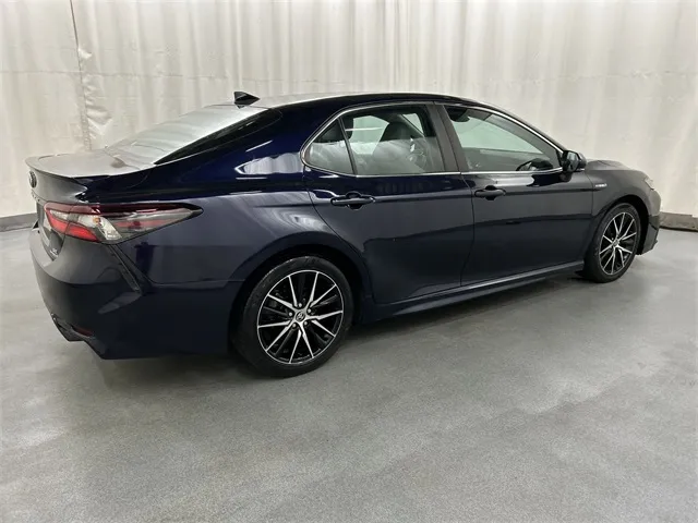 2021 Toyota Camry Hybrid view 4