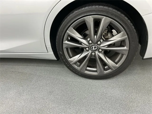 2021 Lexus ES view 5