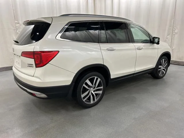 2017 Honda Pilot view 4