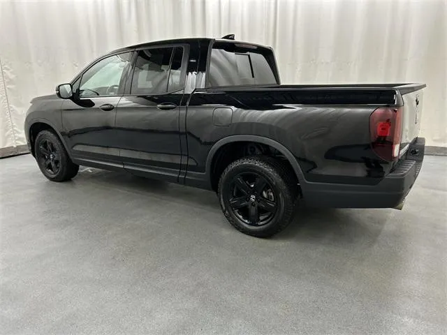 2023 Honda Ridgeline view 3