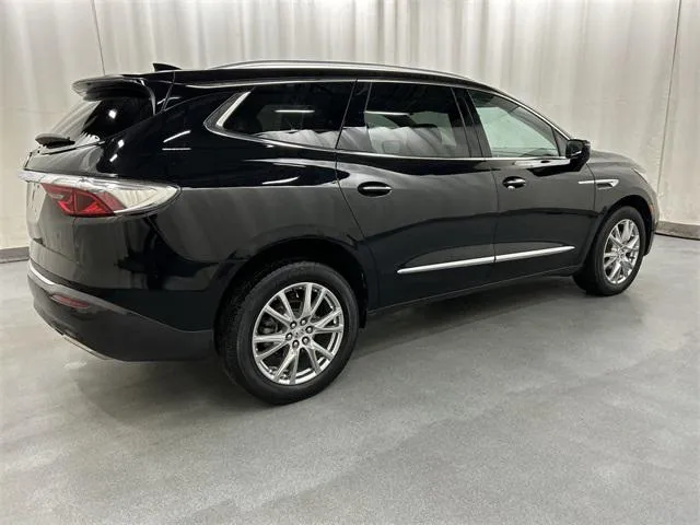 2023 Buick Enclave view 4
