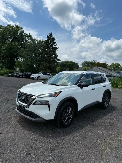 2023 Nissan Rogue - Image 3