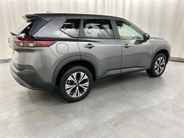 2022 Nissan Rogue view 4