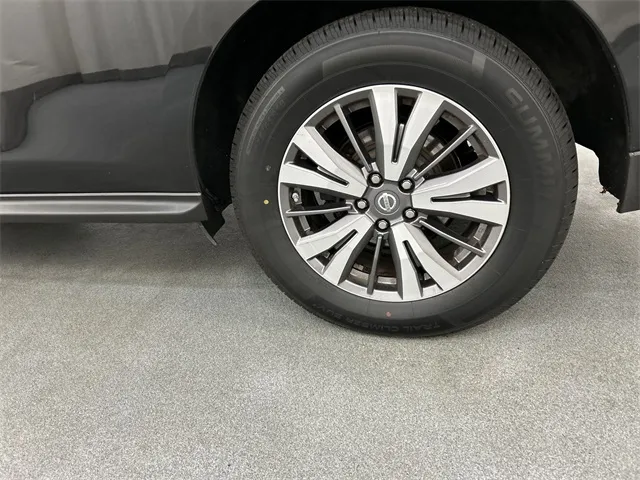 2018 Nissan Pathfinder view 5