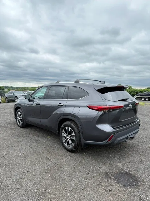 2021 Toyota Highlander view 5