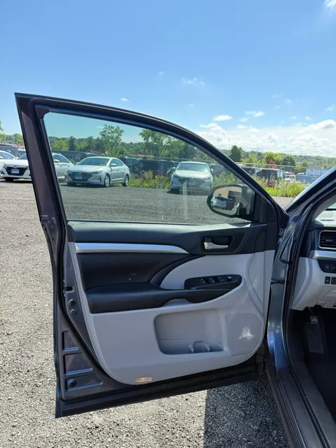 2019 Toyota Highlander XLE photo 11