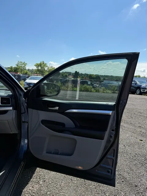2019 Toyota Highlander XLE photo 14