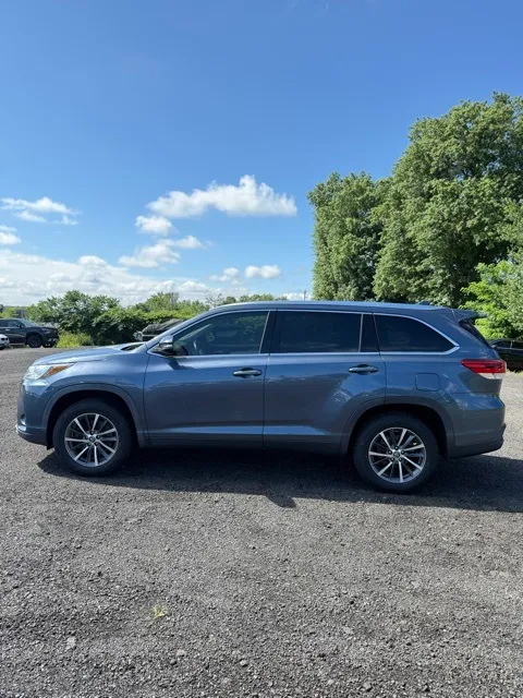 2019 Toyota Highlander XLE photo 3