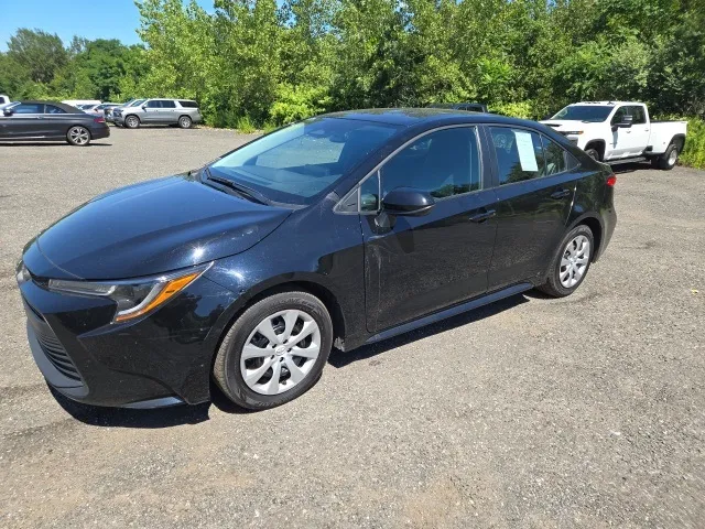 2024 Toyota Corolla LE photo 2