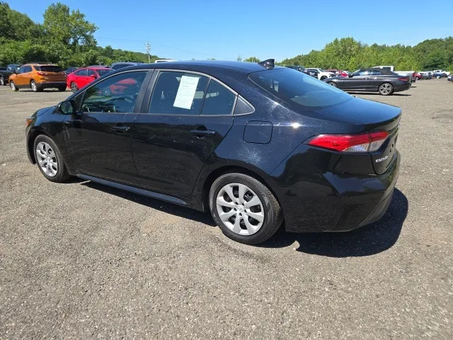 2024 Toyota Corolla LE photo 3