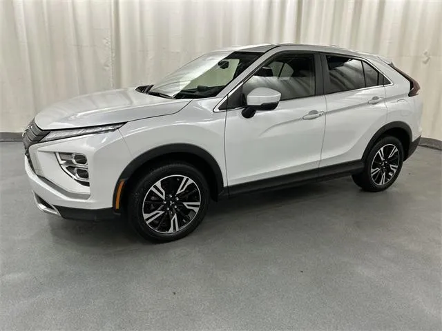 2024 Mitsubishi Eclipse Cross view 2