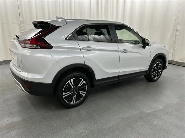 2024 Mitsubishi Eclipse Cross view 4