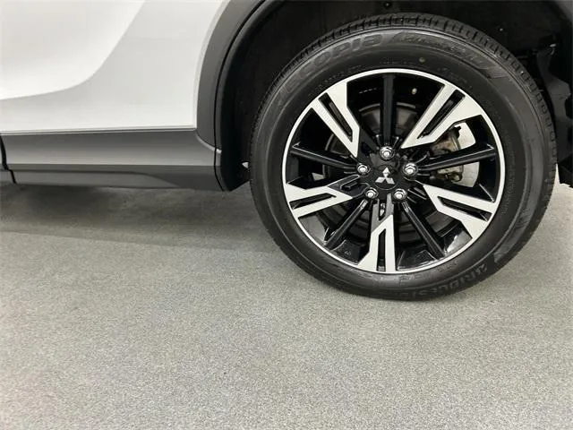 2024 Mitsubishi Eclipse Cross view 5