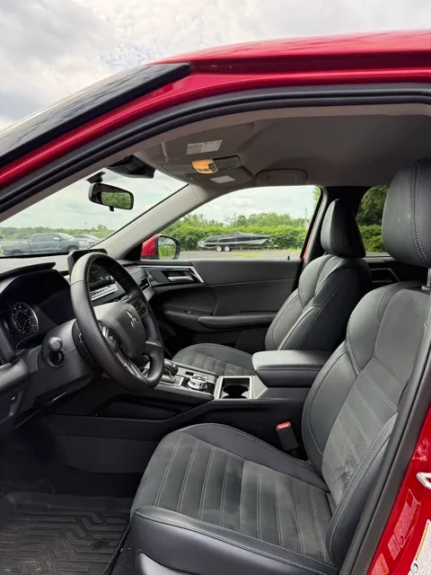 2024 Mitsubishi Outlander SE photo 10