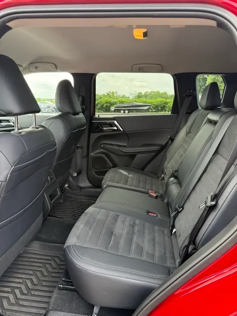 2024 Mitsubishi Outlander SE photo 12