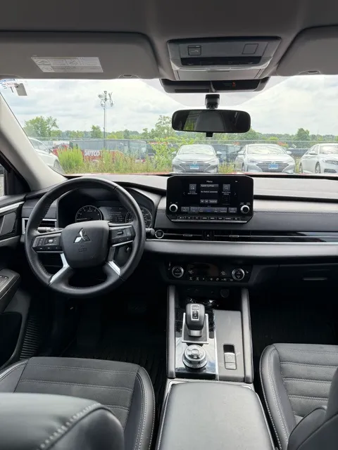 2024 Mitsubishi Outlander SE photo 16