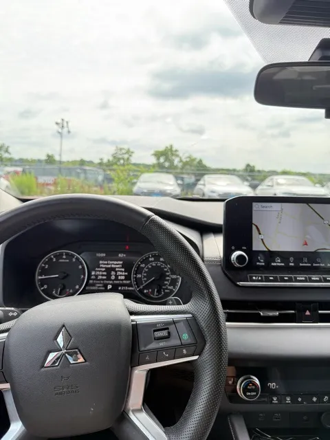 2024 Mitsubishi Outlander SE photo 17