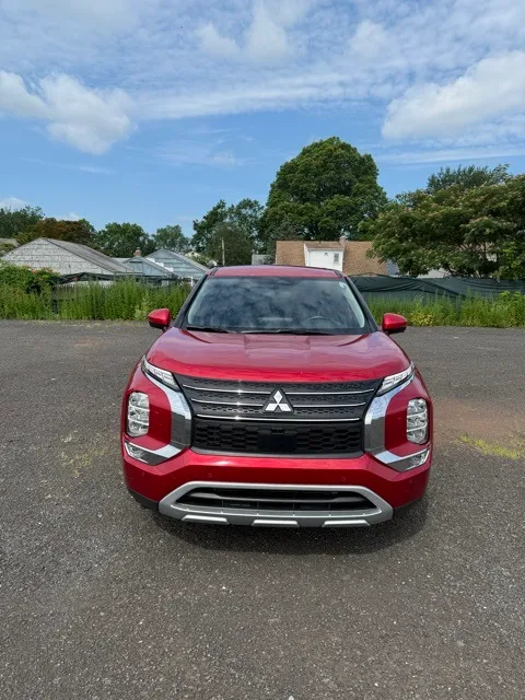 2024 Mitsubishi Outlander 2