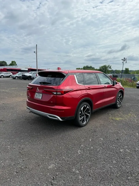 2024 Mitsubishi Outlander SE photo 7