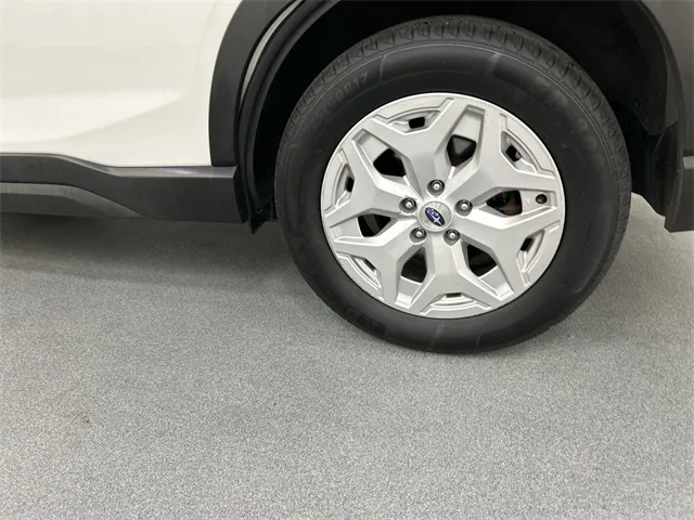2022 Subaru Forester Base photo 5