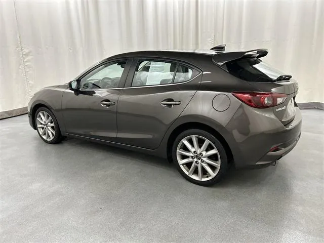 2017 Mazda Mazda3 Hatchback view 3