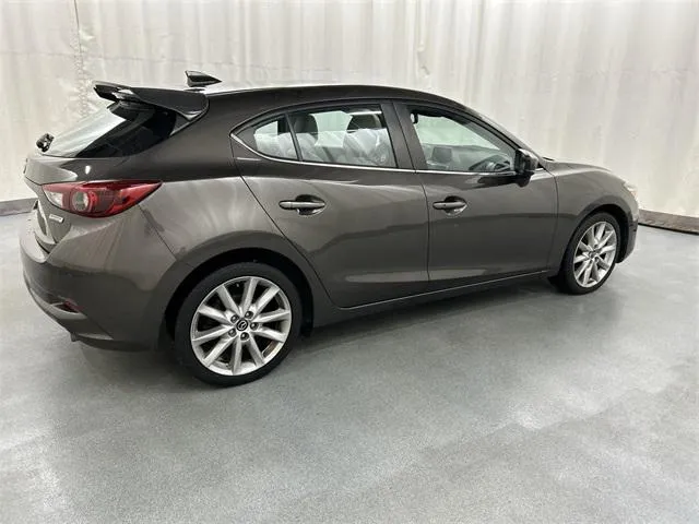 2017 Mazda Mazda3 Hatchback view 4