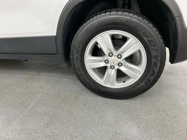 2021 Chevrolet Trax view 5