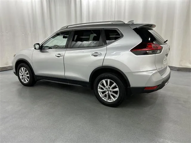 2018 Nissan Rogue view 3