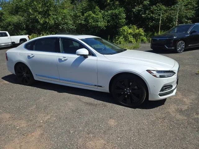 2022 Volvo S90