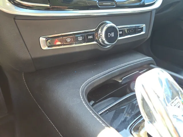 2022 Volvo S90 Inscription photo 8