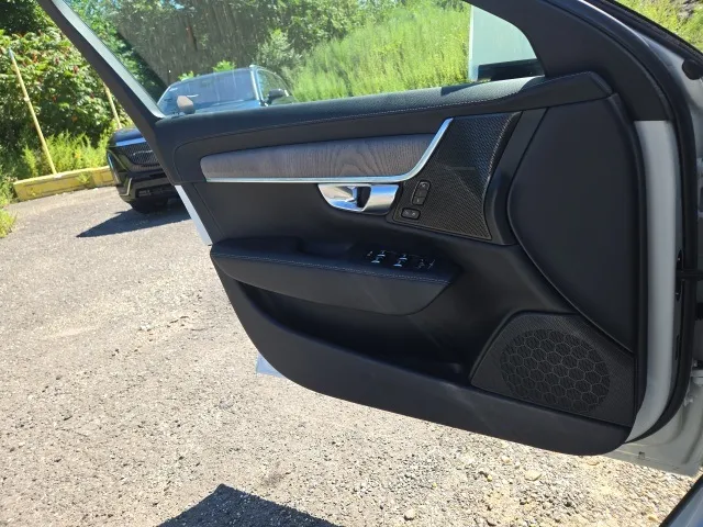 2022 Volvo S90 Inscription photo 11