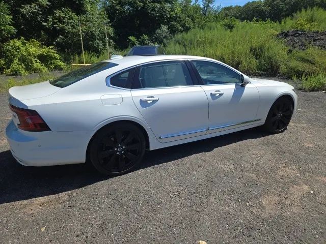 2022 Volvo S90 Inscription photo 3
