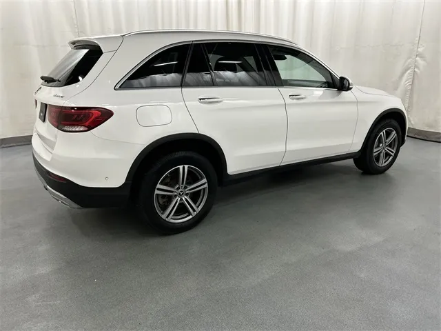 2022 Mercedes-Benz GLC view 4