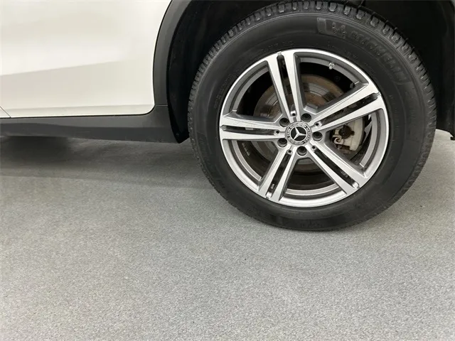2022 Mercedes-Benz GLC view 5