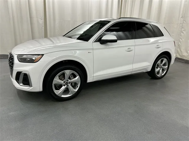 2022 Audi Q5 view 2